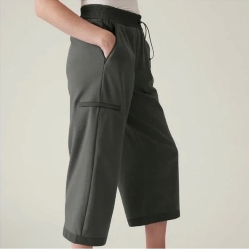 Athleta Triumph Hybrid Wide Crop Athletic Pants in Bali Green